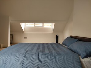 1 bedroom, iron/ironing board, free WiFi, bed sheets - Entire One Bedroom Flat in Leicester City Centre, with a Fully Equipped Kitchen (Leicester)