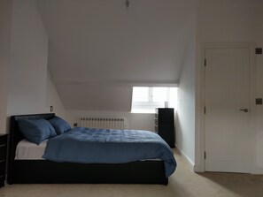 1 slaapkamer, een strijkplank/strijkijzer, gratis wifi, beddengoed