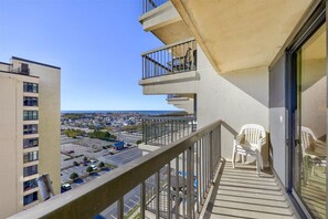 Property grounds - Sea Watch 1214 is a fantastic Oceanfront Condo in Ocean City, MD. (Ocean City)