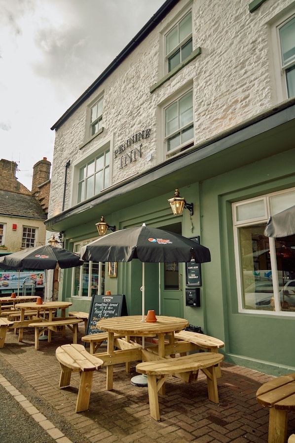 Exterior - The Pennine Inn (Kirkby Stephen)