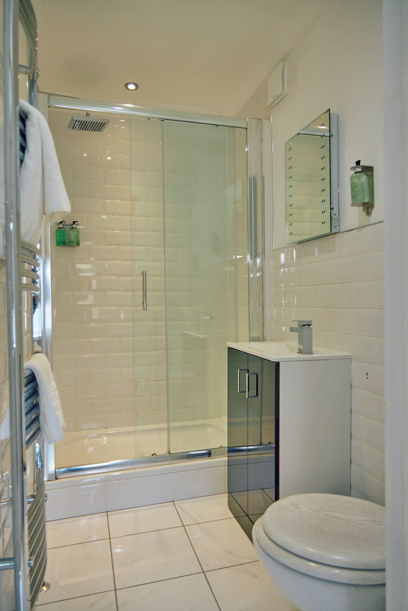 Classic Double Room | Bathroom | Free toiletries