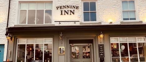 Vista frontal de la propiedad