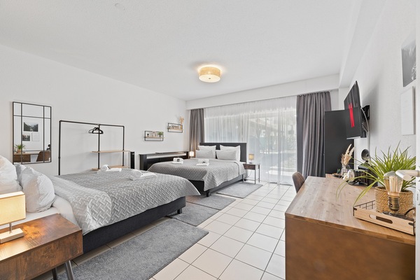 Grand Apartment, 3 Bedrooms, Kitchen, Garden Area