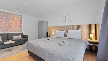 Grand Apartment, 3 Bedrooms, Kitchen, Garden Area | 2 bedrooms, hypo-allergenic bedding, laptop workspace