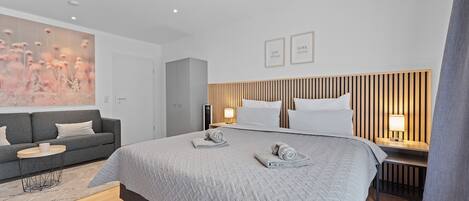 Grand appartement, 3 slaapkamers, keuken, tuin | 2 slaapkamers, hypoallergeen beddengoed, een laptopwerkplek