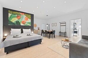 Deluxe Condo, Kitchen, Garden Area | Living area