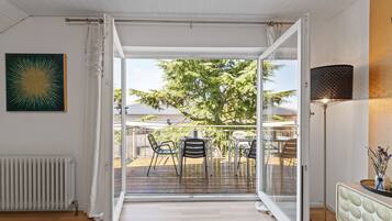 Appart'hĂŽtel Premium, cuisine | Vue sur le jardin