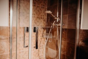 Regadera, regadera tipo lluvia, secadora de cabello, bidet 