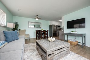 TV - Cross Creek #8 | Pets Too! by Salt Water Vacations (Miramar Beach)