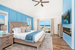 6 bedrooms, desk, iron/ironing board, travel crib