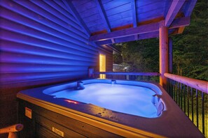 Terrace/patio - This cabin is Made in the Shade for your next vacation! (GATLINBURG)