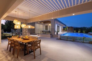 Outdoor dining - Golf Beach Villa with private pool (Rhodes)