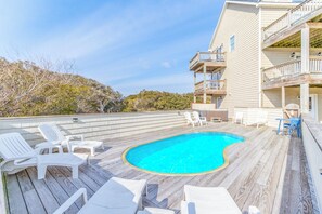 Unclassified image, 5 of 117, button