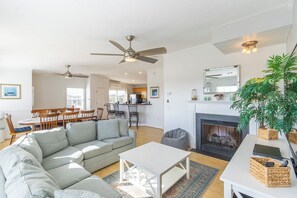 Unclassified image, 4 of 117, button