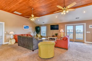 TV, fireplace, DVD player, table tennis - Pet-friendly Waterfront Outdoor Haven w/ Pool, Hot Tub, Paddleboat (Waves)