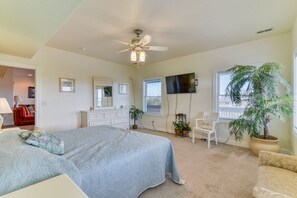 6 bedrooms, internet, bed sheets - Pet-friendly Waterfront Outdoor Haven w/ Pool, Hot Tub, Paddleboat (Waves)