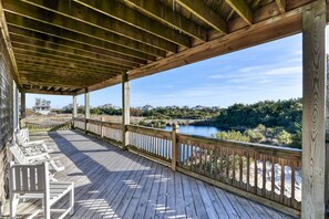 Terrace/patio - Pet-friendly Waterfront Outdoor Haven w/ Pool, Hot Tub, Paddleboat (Waves)