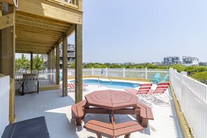 屋外ダイニングエリア