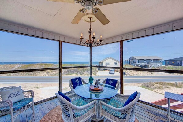Outdoor dining - Enjoy Ocean & Sunrise Views Just Steps from the Sand (Kitty Hawk)