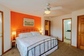 5 عدّة غرف نوم وخدمة الإنترنت وملاءات أسرّة