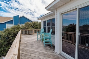 Terrace/patio - Oceanside Home w/ Large Private Pool, Hot Tub, & Rec Room (Corolla)