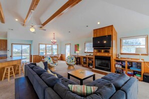 Fernseher, Kamin, Tischfußball