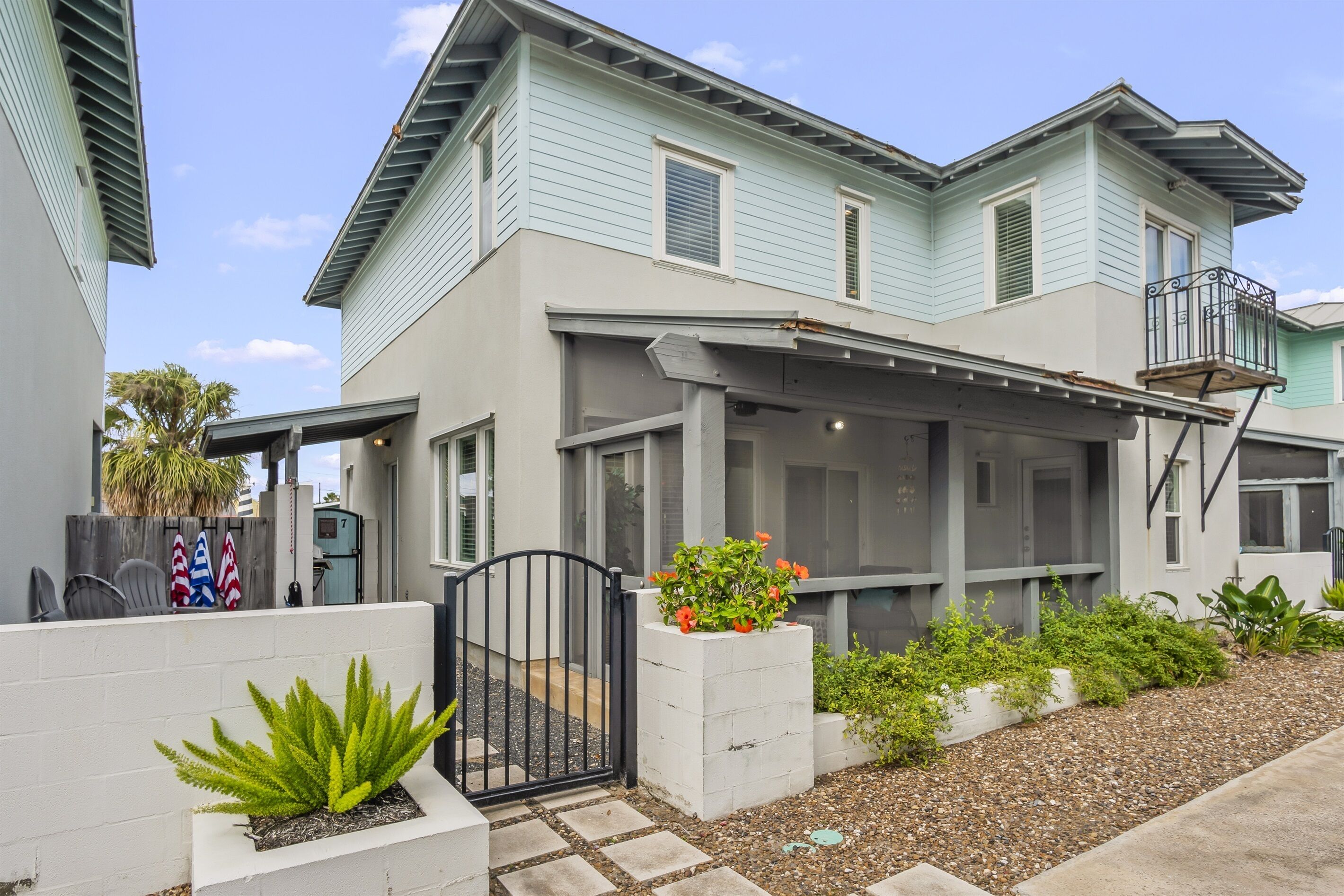 Twin Palms Getaway, New Vacation Rental