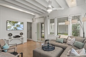 Smart TV, DVD player - Twin Palms Getaway, New Vacation Rental (Port Aransas)