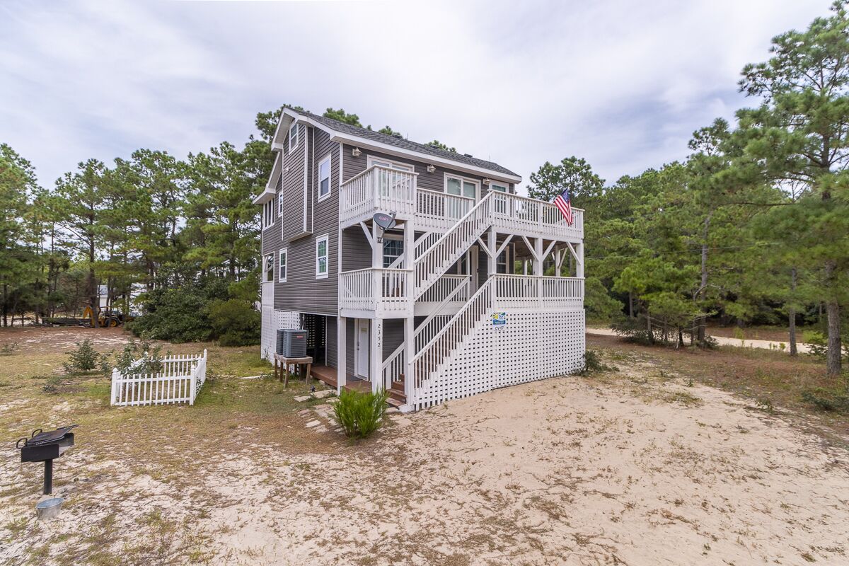 Pet-Friendly Oceanside Home on the Beautiful 4x4 Beaches
