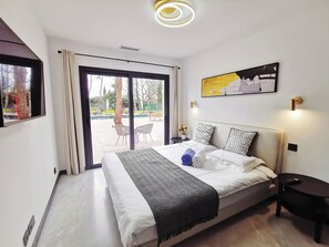 4 Schlafzimmer, Schreibtisch, Bügeleisen/Bügelbrett, Reisekinderbett