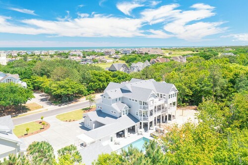 Gorgeous estate in the Currituck Club, Corolla! Perfect for events and retreats!