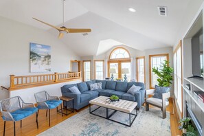 Smart TV, DVD player, table tennis, stereo