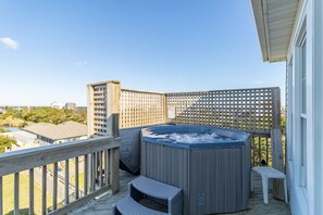 Outdoor spa tub - Soundside Hatteras Island home, near the Inn at Rodanthe! (Rodanthe)