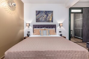 1 dormitorio, tabla de planchar con plancha, ropa de cama