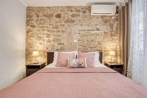 1 bedroom, iron/ironing board, bed sheets