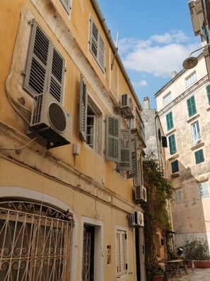 Exterior detail - The Monastery apartment (Corfu)
