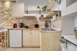 Fridge, oven - The Monastery apartment (Corfu)