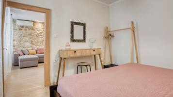 1 bedroom, iron/ironing board, bed sheets