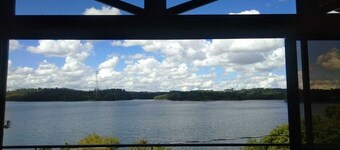 Chalé Bela Vista Incrível com Hidromassagem à Beira do Lago