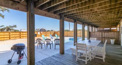 Enjoy ocean views from the crow's nest at Shaka Shack!