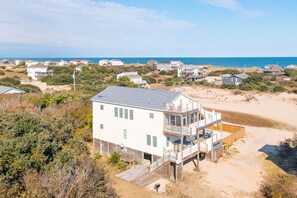 Exterior - Enjoy ocean views from the crow's nest at Shaka Shack! (Carova)