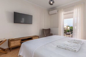 3 chambres, fer et planche à repasser, Wi-Fi, draps fournis
