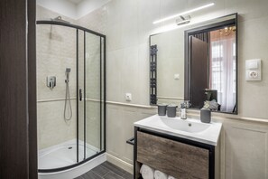Appartement Standard, 1 chambre | Salle de bain | Serviettes fournies
