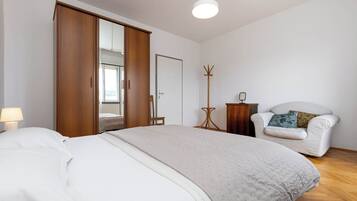 2 quartos, escrivaninha, Wi-Fi de cortesia, roupa de cama