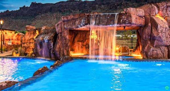 Pool - Moab Sage Creek Looking Glass Memories (Moab)