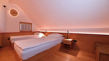 1 bedroom, individually decorated, individually furnished, desk