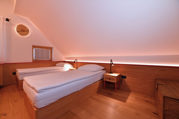 Kamar Deluks | Didekorasi berbeda-beda dan dilengkapi dengan perabotan berbeda-beda