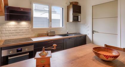 600m from the beach, house for 8 with garden