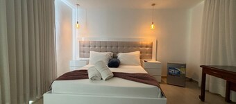 塞里托斯廣場飯店