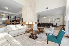 Smart TV - Waterfront 5 Bed/5Bath Home-Pool, Dock, Las Olas

 (Fort Lauderdale)